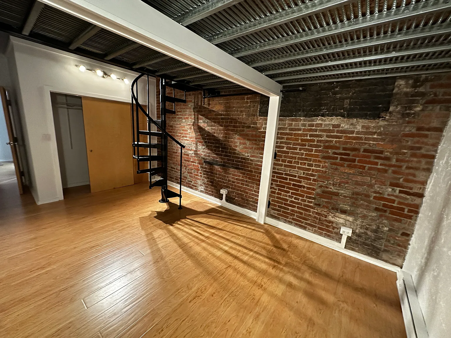 3 bed, 9999 sqft, $5,475 — Photo 4