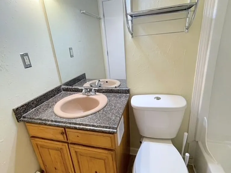 541 Irwin St — Photo 15