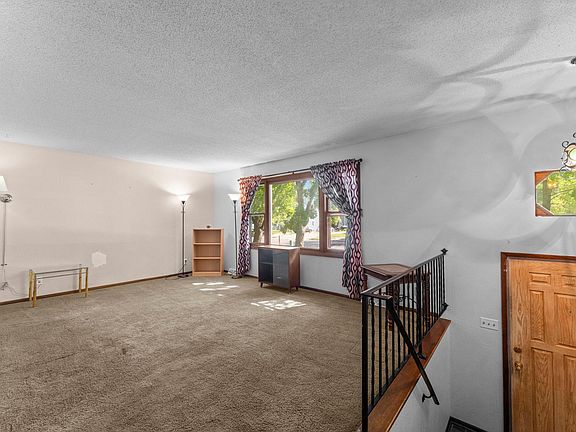 4th image of 324 11th Ave SW