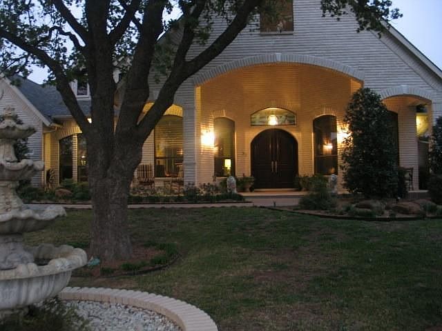 1st image of 308 E Carruth Ln