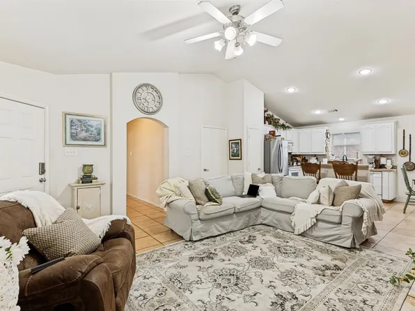 6432 Geneva Ln, Fort Worth, TX 76131