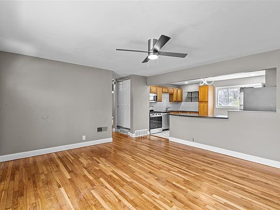 5th image of 9026 Marcella Ave