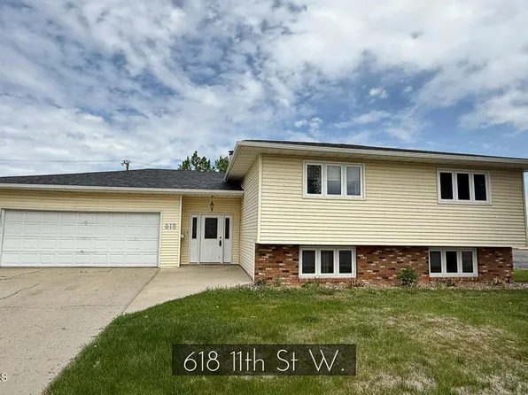 618 11th St W, Williston, ND 58801