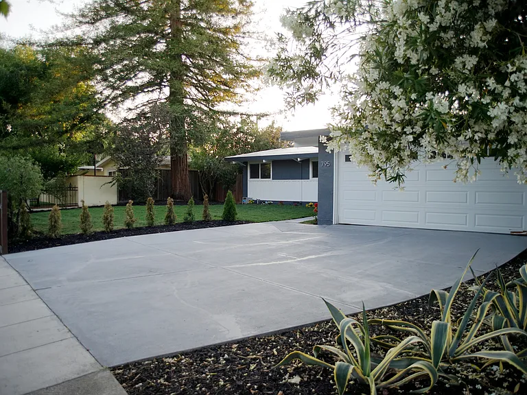 795 E Charleston Rd — Photo 12