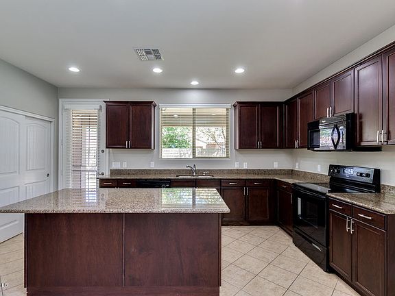 3rd image of 1630 W PAISLEY Drive