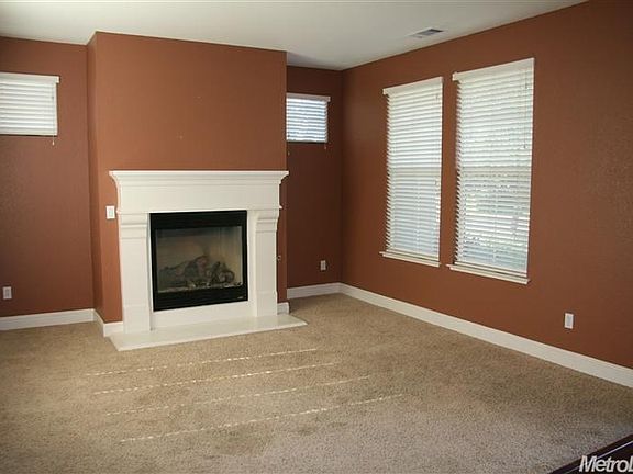 3rd image of 1305 Huckleberry Ct