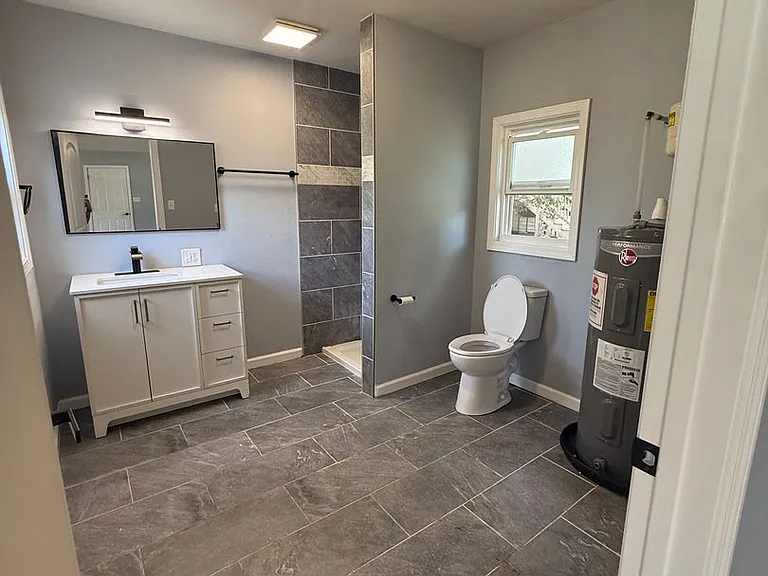1022 Givens Rd — Photo 8