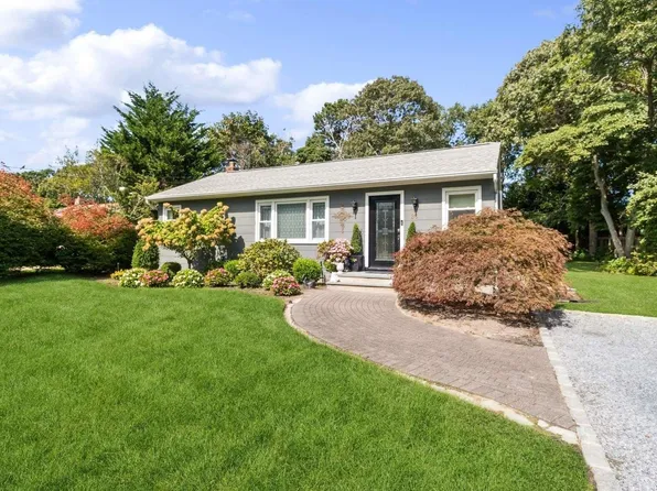 28 Argonne Rd W, Hampton Bays, NY 11946