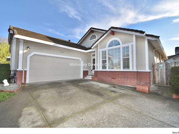 2nd image of 485 Acadia Dr