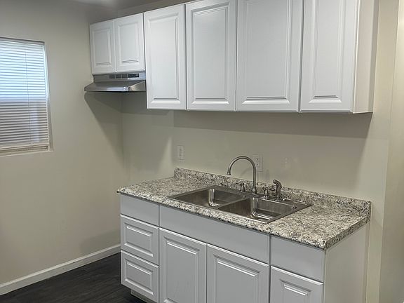 Kitchen appliances are included upon tenant move in.