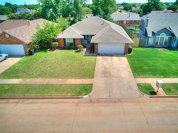 3rd image of 1108 NE 25th St
