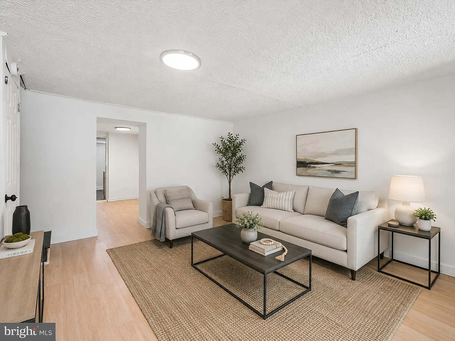 3 bed, 2.0 bath, 1088 sqft, $1,850 — Photo 3