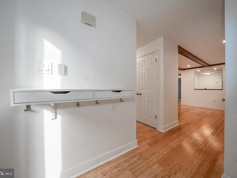 504 Mountainview Dr — Photo 3