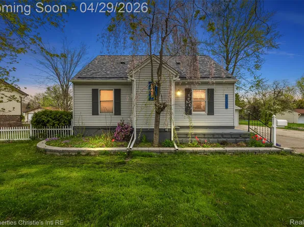 21301 Saint Gertrude St, Saint Clair Shores, MI 48081