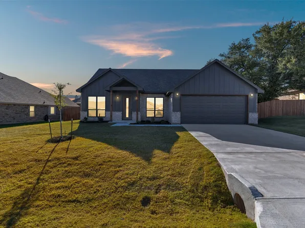 3306 Promenade Ct, Granbury, TX 76049