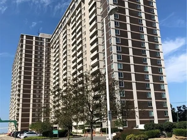 12900 Lake Ave APT 221, Lakewood, OH 44107