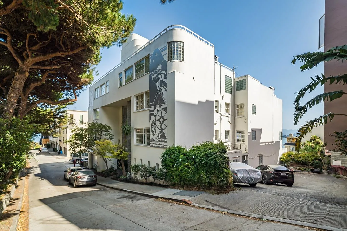 1360 Montgomery St APT 4 photo 1