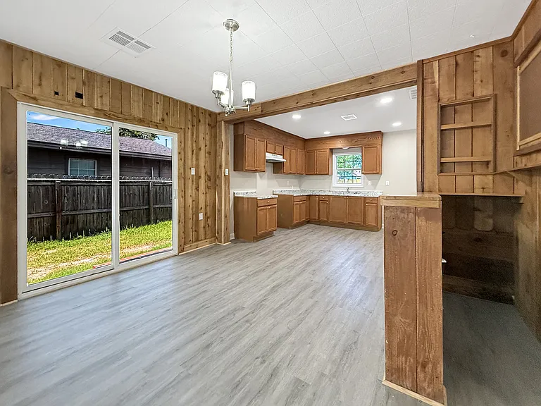304 Stimpson St — Photo 5
