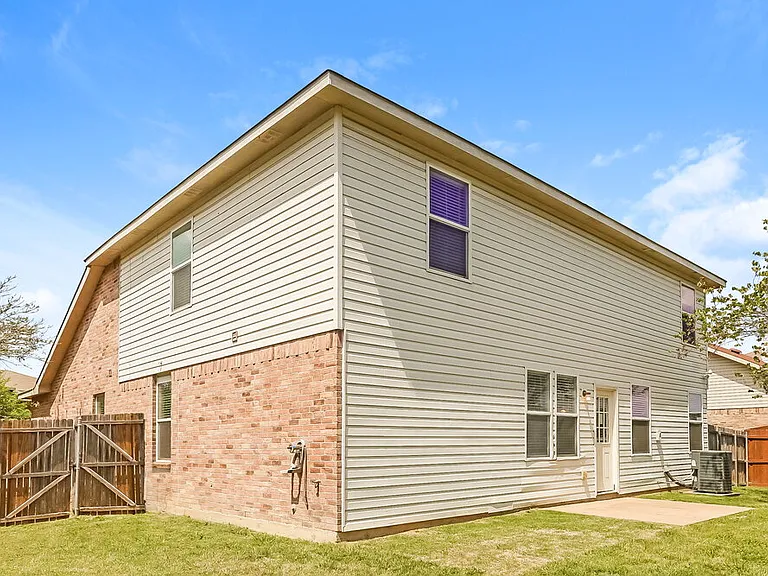 1421 Krista Dr — Photo 16