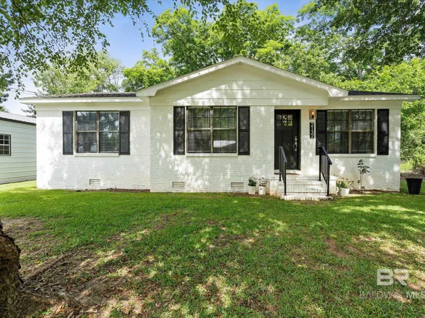 2132 S Pine St, Loxley, AL 36551
