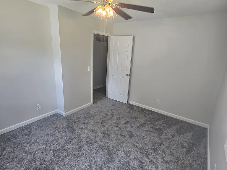 7924 NE San Rafael Dr — Photo 9