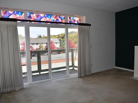 4th image of 400 Village Cir Unit 211