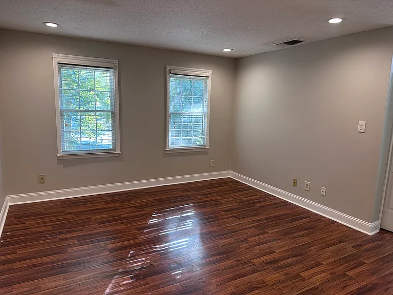 2041 Greenwood Pl SW — Photo 12