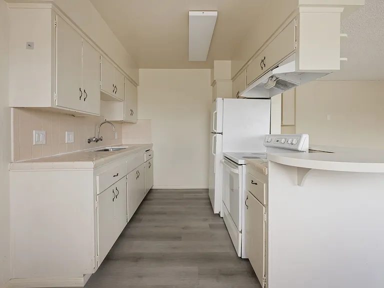 3877 Menlo Ave #10 — Photo 10