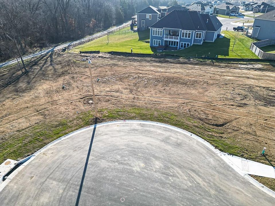 1st image of 8 Stone Creek Ave