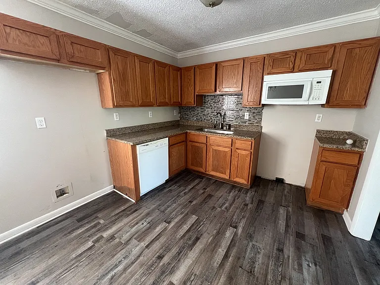 1905 Priscilla Ln NW — Photo 7