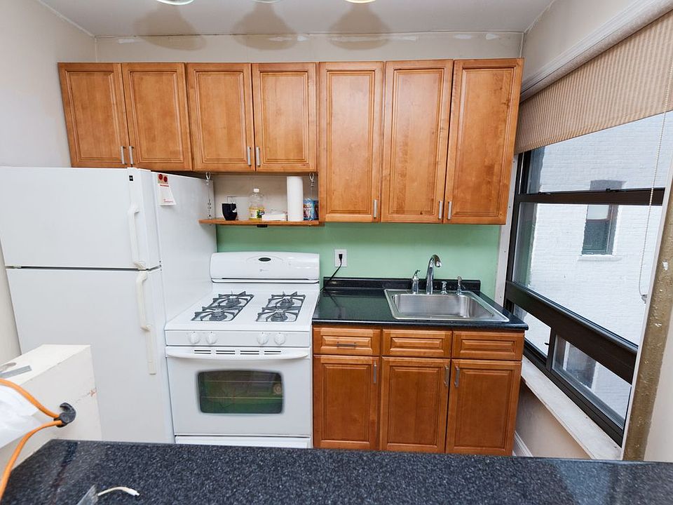 1st image of 2311 28th Ave APT 2R