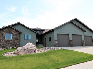 4311 Boulder Ridge Rd, Bismarck, ND 58503