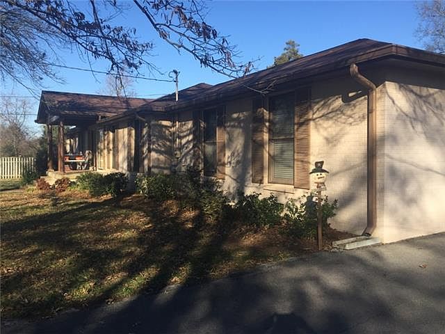 2nd image of 221 Oak Hill Dr