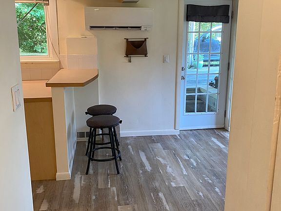 4th image of 105 Eastern Heights Dr #B