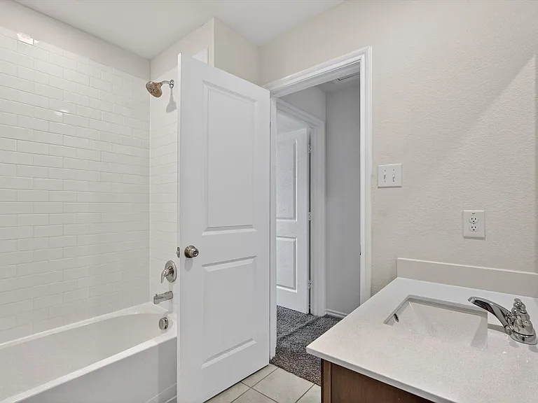2109 Muscovy St — Photo 16