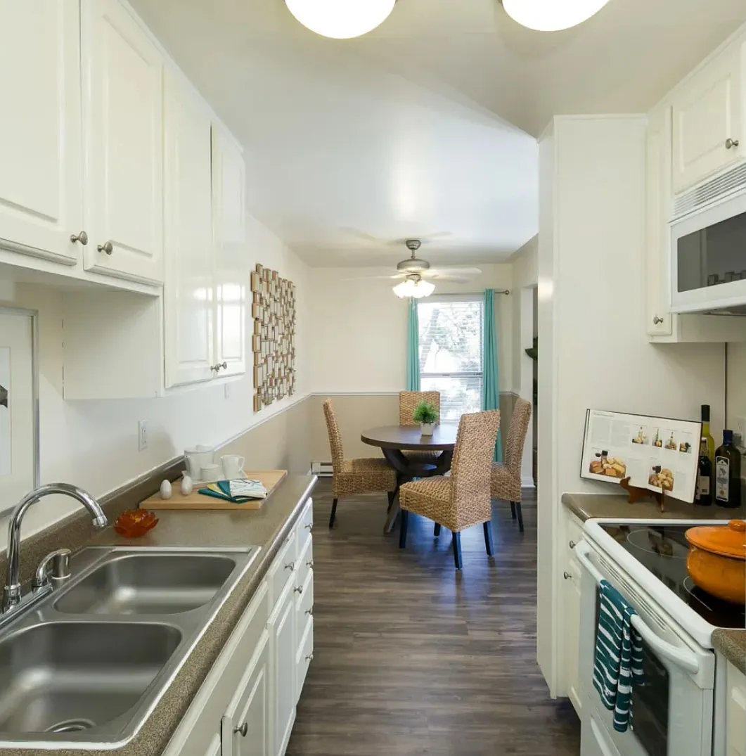 Bayside Apartments — Photo 1