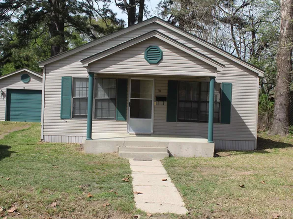 708 E Short 6th St, Hope, AR 71801