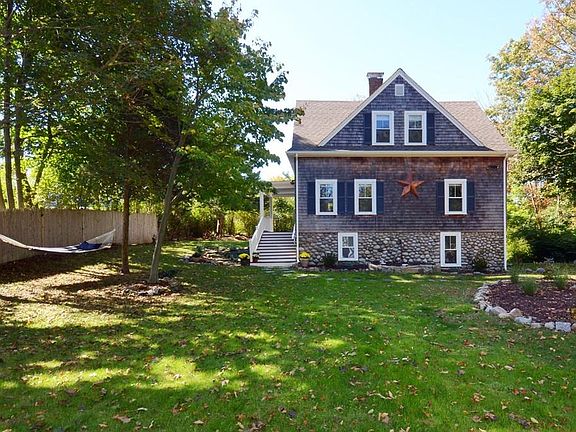 5th image of 186 Granite St