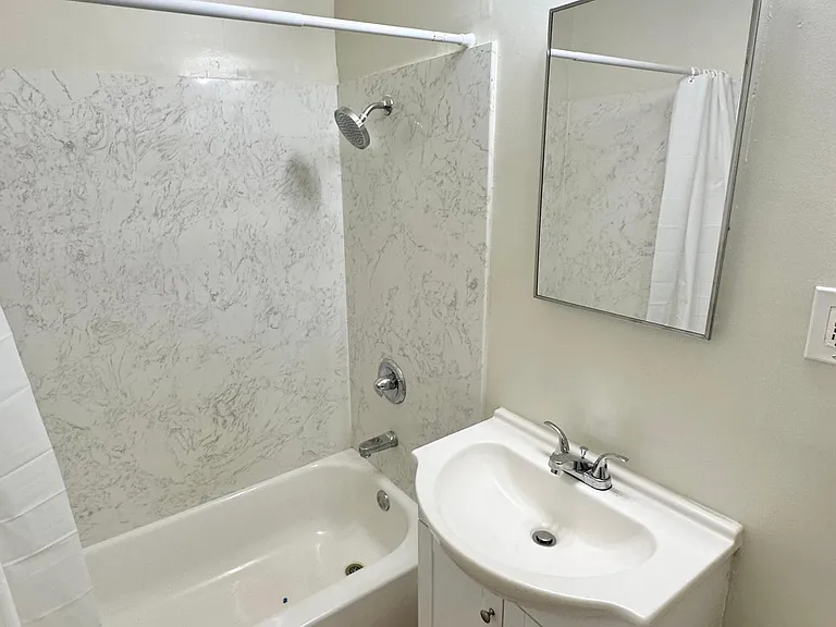4211 Moraga St #11 — Photo 4