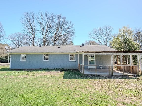 5th image of 705 N Military St