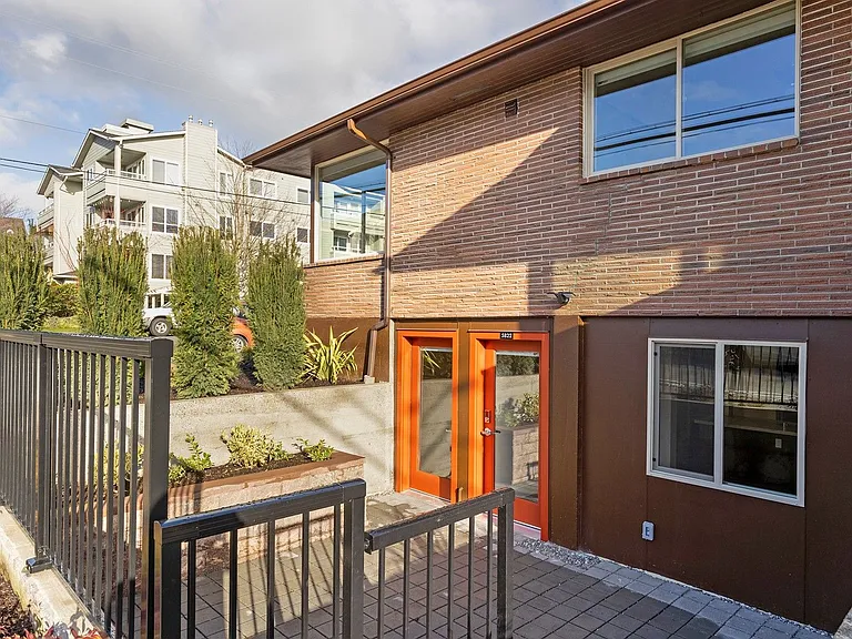 Seattle 3 Bedroom Apartment for Rent | Newly Remodeled Home with In-Unit Washer/Dryer, Private En... — Photo 19