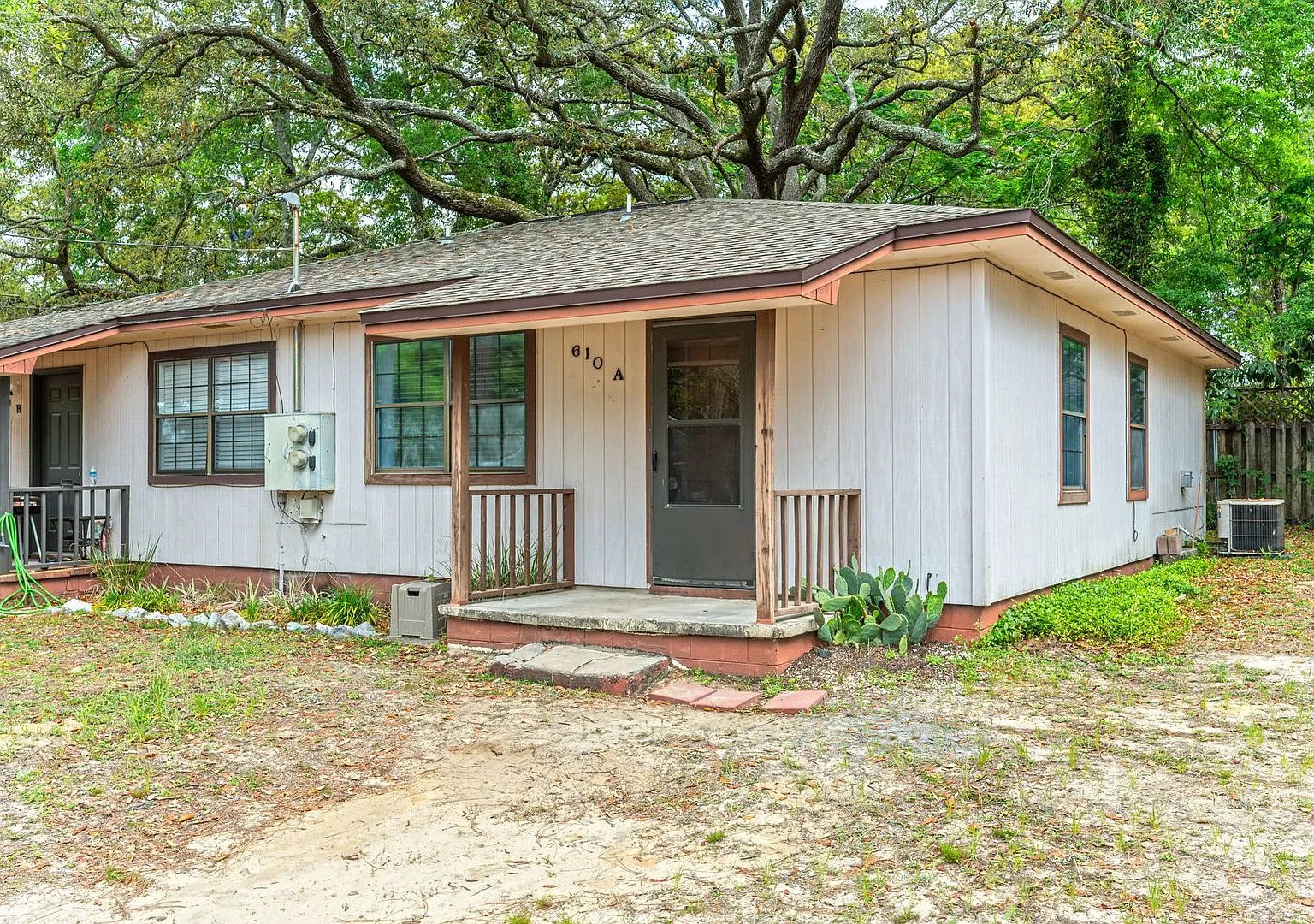 Cozy duplex in the heart of Niceville! — Photo 1