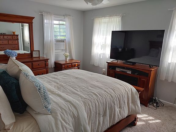 3rd image of 34 Timberlane Dr