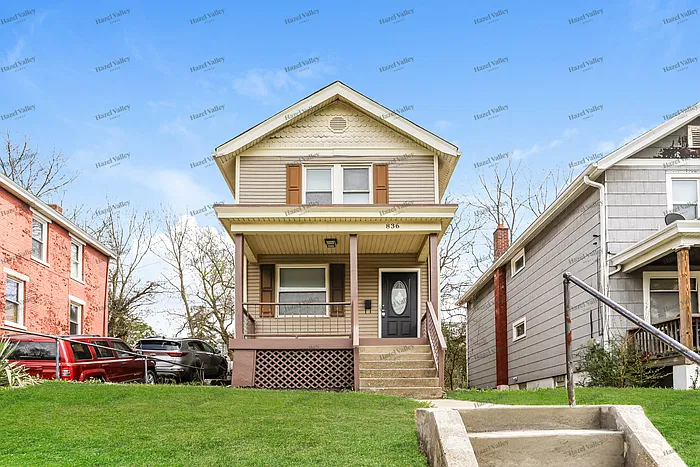 3 bed, 1.5 bath, 1464 sqft, $1,595 — Photo 1