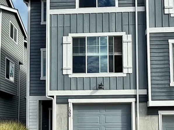 1090 NW Dragonstone St #1, Bremerton, WA 98311