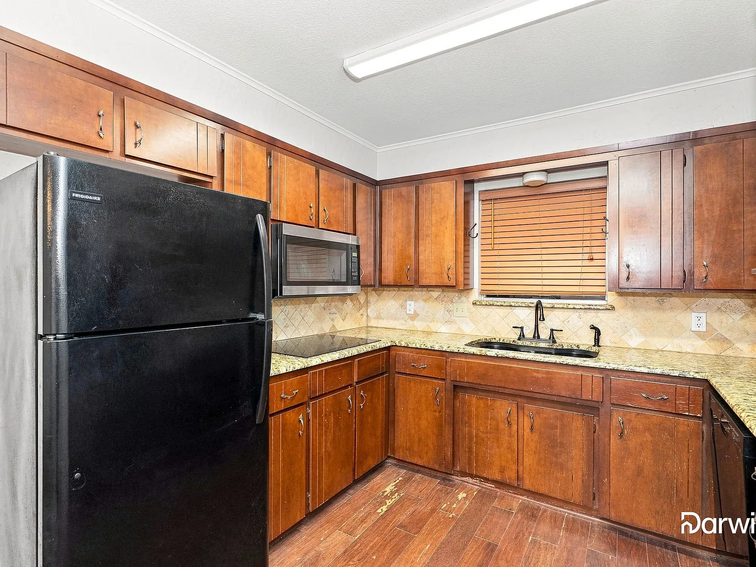 3 bed, 2.0 bath, 1300 sqft, $1,950 — Photo 2