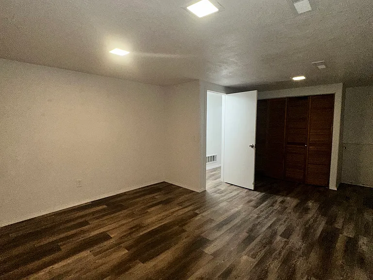 219 Thayer Dr — Photo 40