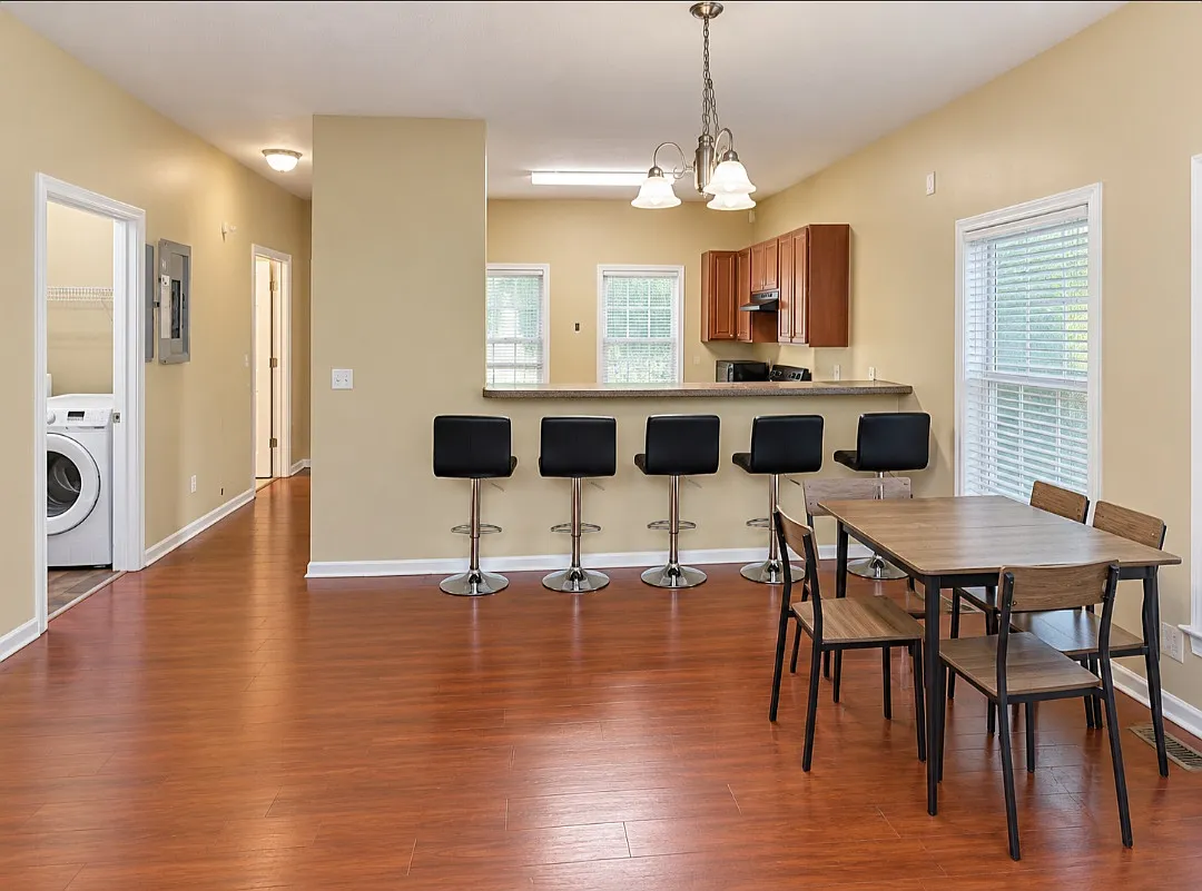 1886 E Farris Ave — Photo 4