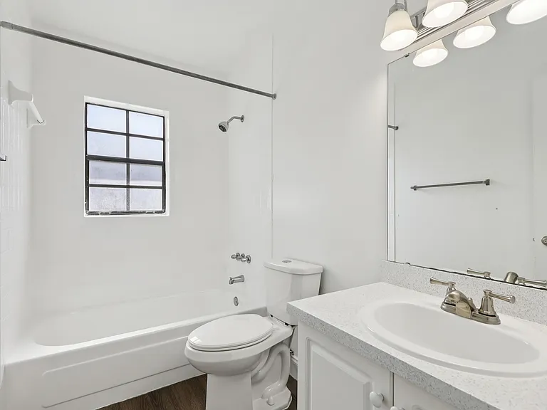 Greenwich Commons Apartment Homes — Photo 25