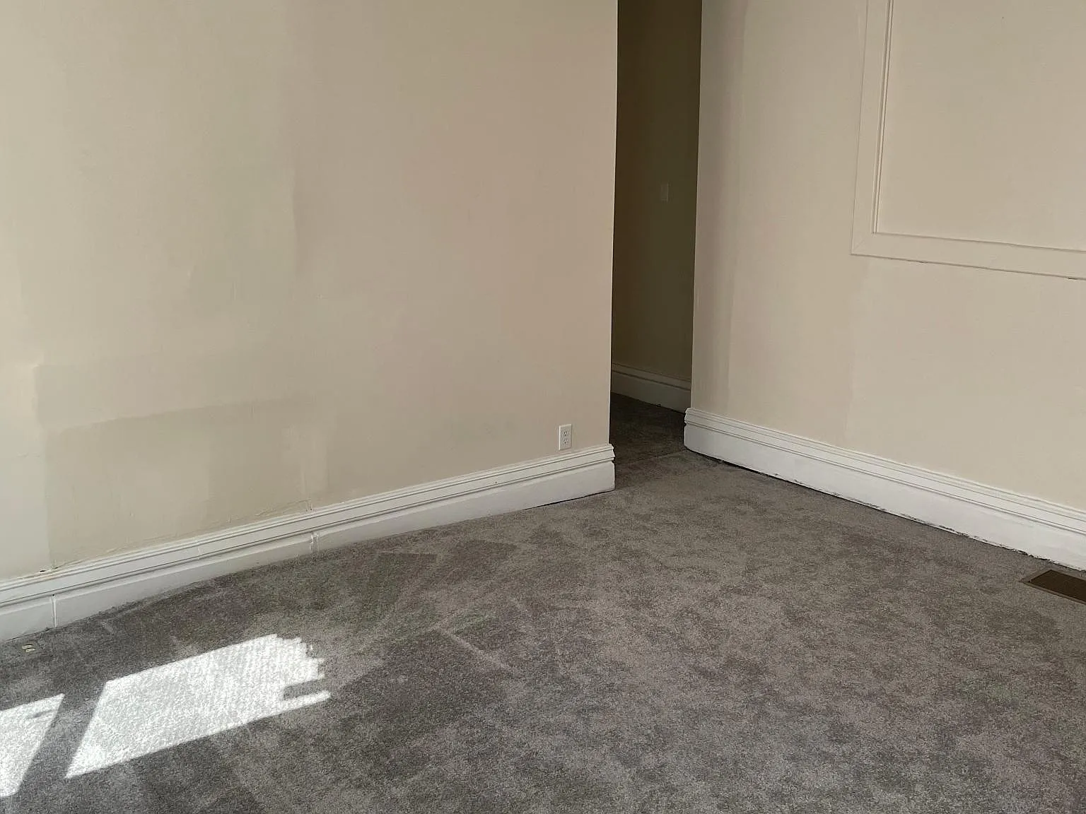 1118 Kinneys Ln — Photo 4